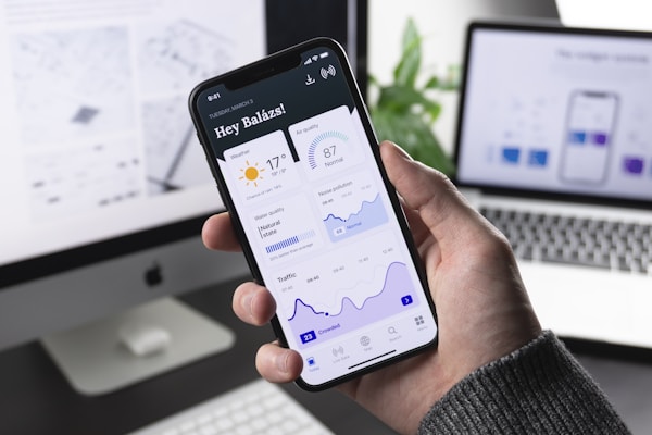 在线体育社区用户互动交流热闹场景