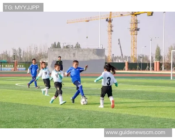 足球明星之间的深厚友谊与默契配合展现了体育精神的无限魅力